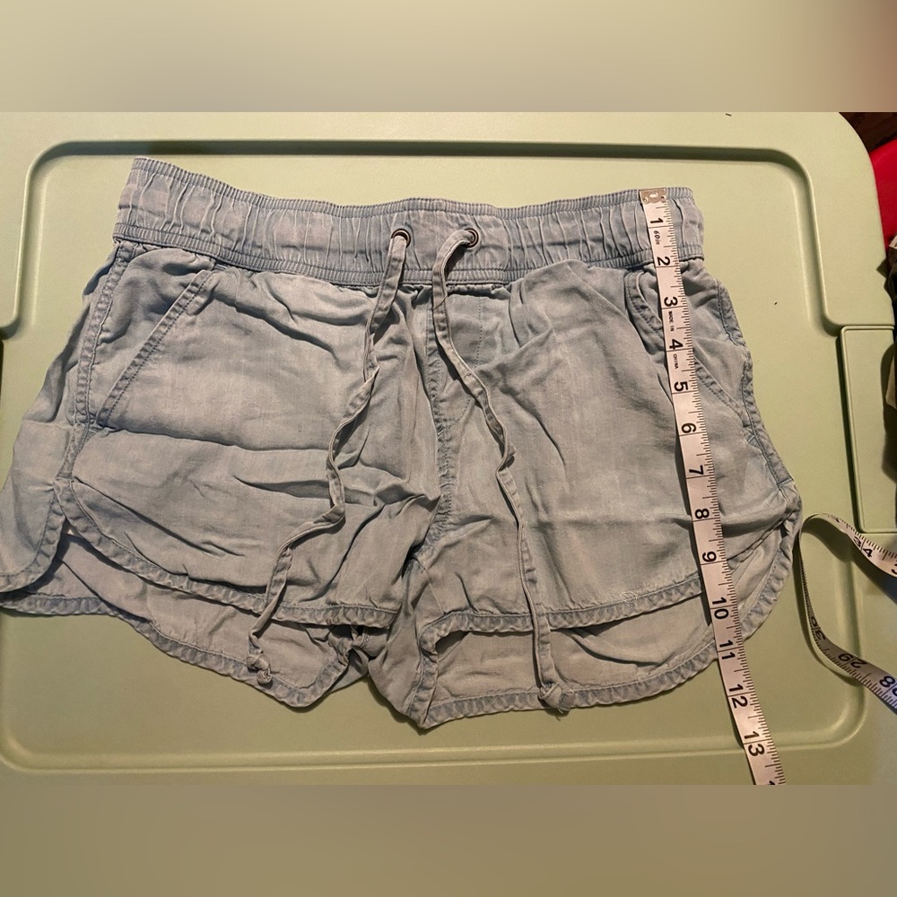 SO by Kohls beach denim shorts in size women’s S.